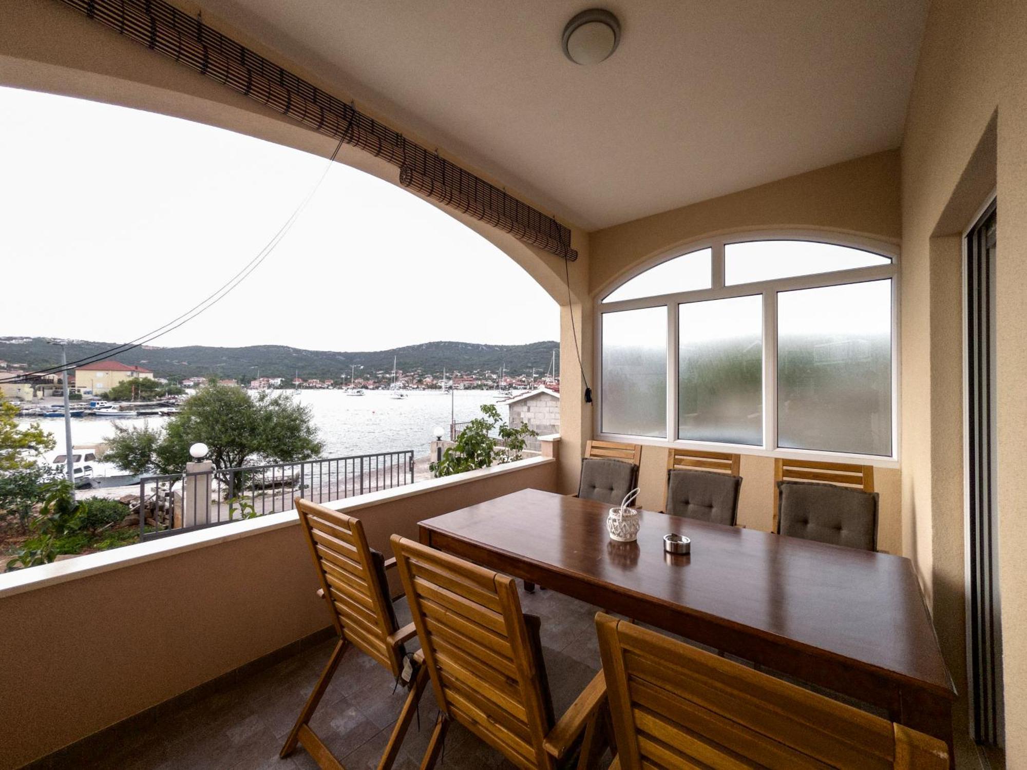 Apartments Majic Vinišće الغرفة الصورة